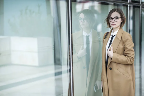 Porträtt Ung Affärskvinna Glasögon — Stockfoto