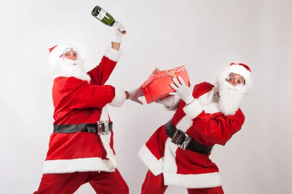 Ein Paar Weihnachtsmänner Auf Weißem Hintergrund Weihnachtskonzept — Stockfoto