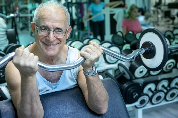 Elderly Man Does Exercises Gym — Stock Photo, Image