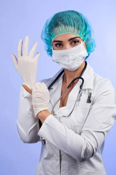 Kvinna Läkare Vit Rock Vit Ansiktsmask Grön Hätta För Hår — Stockfoto