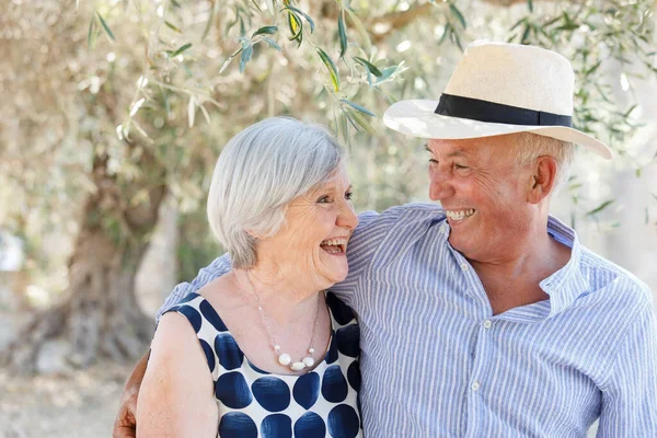 Retrato Feliz Pareja Ancianos Enamorados — Foto de Stock