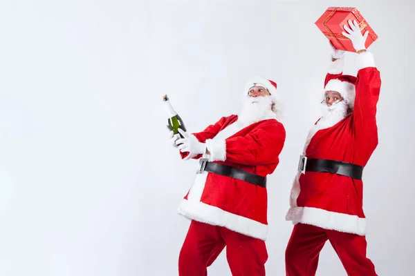 Ein Paar Weihnachtsmänner Auf Weißem Hintergrund Weihnachtskonzept — Stockfoto