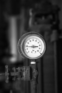 Siyah beyaz benzin göstergesini kapat 