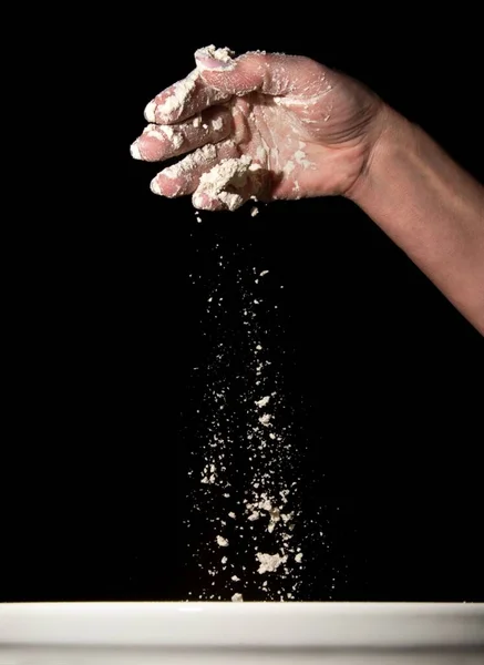 Hände Waschen Mehl Auf Schwarzem Hintergrund Nahaufnahme Draufsicht — Stockfoto