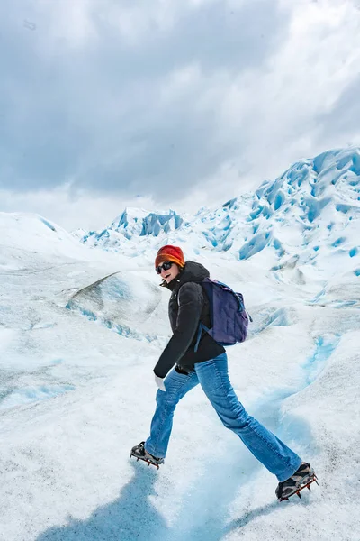 Woman Trekking Excursion Glaciers Patagonia — Stock Photo, Image