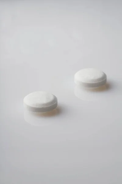 Comprimidos Blancos Recipiente Plástico Blanco — Foto de Stock