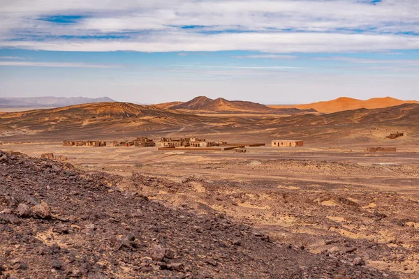 有建筑物的沙漠景观 — 图库照片