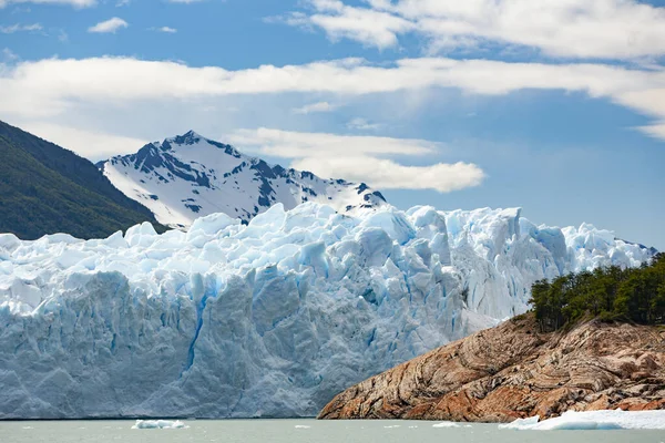阿根廷巴塔哥尼亚冰川之间的冰山 — 图库照片
