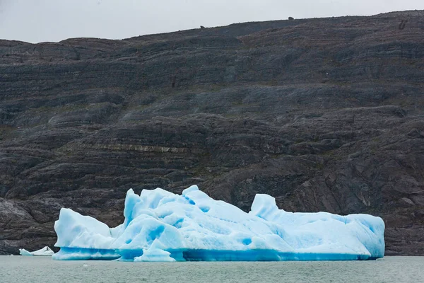 阿根廷巴塔哥尼亚冰川之间的冰山 — 图库照片