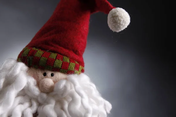 Weihnachtsmann Spielzeug Auf Grauem Hintergrund — Stockfoto