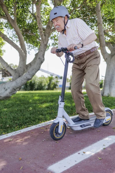 Man Electric Scooter Street — Stock Photo, Image