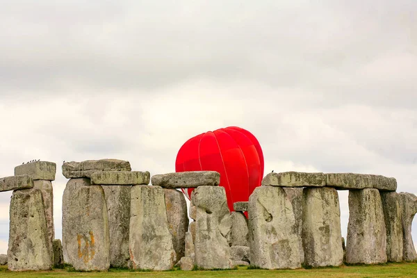 Κόκκινο Μπαλόνι Βράχια — Φωτογραφία Αρχείου