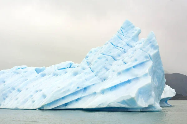 Παγόβουνο Μεταξύ Των Παγετώνων Της Παταγονίας Στην Αργεντινή — Φωτογραφία Αρχείου