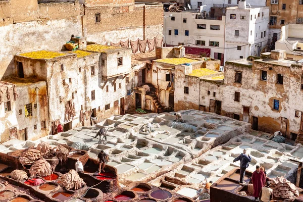 Traditionele Leerlooierij Het Hart Van Medina Van Fez Marokko Met — Stockfoto