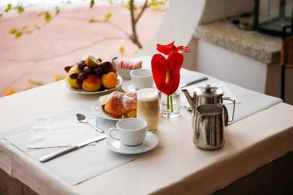 Завтрак Кофе Круассанами Столе — стоковое фото