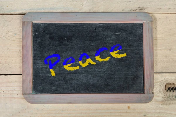 Сообщение Мире Написано Мелом Доске — стоковое фото