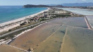 Cagliari 'deki Poetto' nun panoramik manzarası 