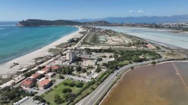 Cagliari 'deki Poetto' nun panoramik manzarası 