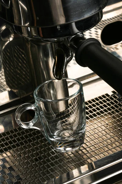 Espressomaskin Gör Kaffe Caféet — Stockfoto