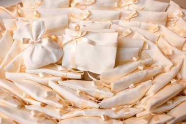 Güzel ve şenlikli düğün dekorunun yakın çekim görüntüsü   