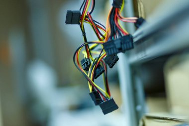 bir devre kartının resmi 