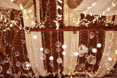 Zarif ve şenlikli düğün dekoru, yakın çekim    