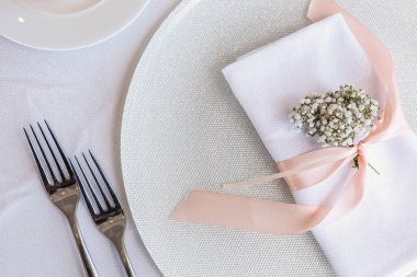 Zarif ve şenlikli düğün dekoru, yakın çekim    