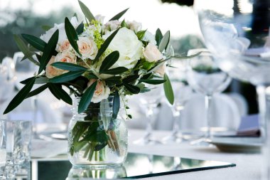 güzel masa düğün için ayarla 