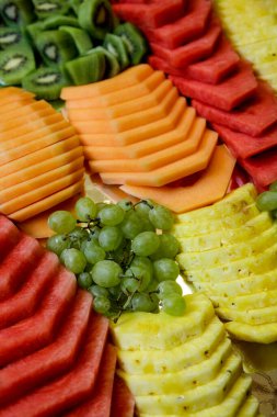 Tabakta taze meyve ve sebze 