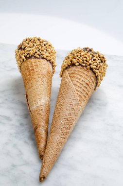 iki külah vanilyalı dondurma - dondurma 