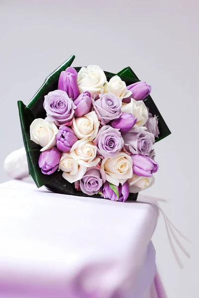 Свадебный Букет Красивых Роз — стоковое фото