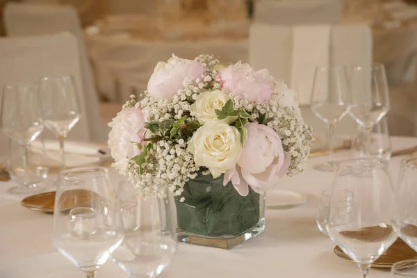 Schöner Blumenstrauß Bereit Für Eine Braut Ihrem Hochzeitstag — Stockfoto