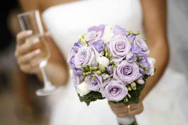 Mariée Tient Bouquet Mariage Dans Main — Photo