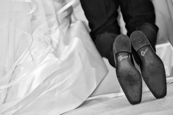 Damadın Evlilik Ayakkabıları Metin Oyunu Bitti — Stok fotoğraf