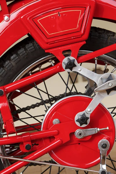 Kırmızı Bir Bisikletin Tekeri — Stok fotoğraf