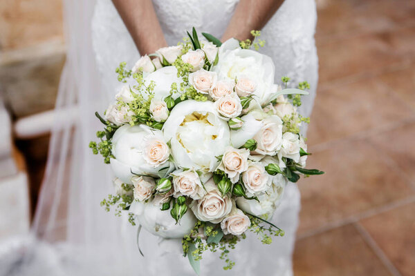 bride holding wedding bouquet 