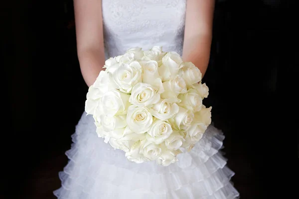 Красивая Невеста Свадебным Букетом — стоковое фото