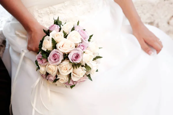 Bouquet Mariage Sur Les Mains Mariée Jour Mariage — Photo