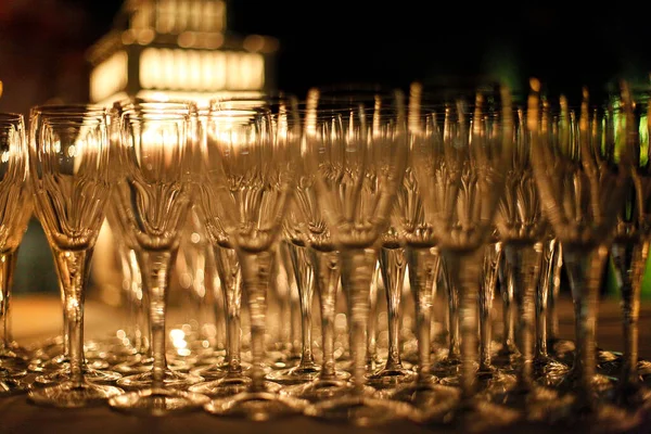 Gläser Auf Einem Tisch Bei Einer Party — Stockfoto