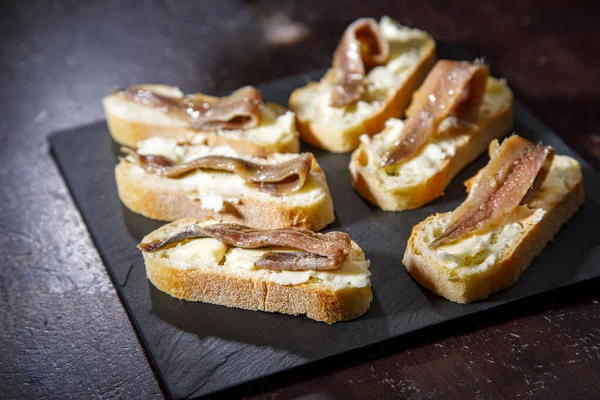 Délicieux Sandwichs Sur Assiette — Photo