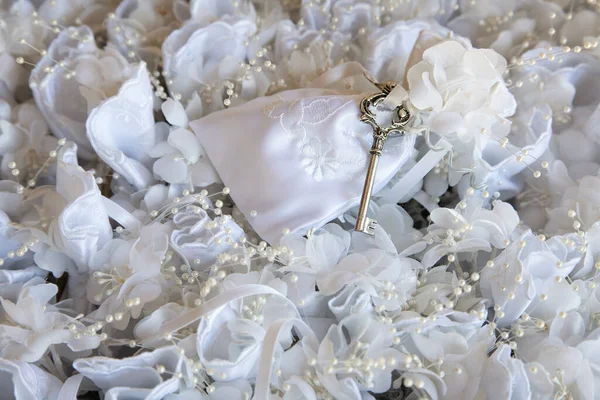 Bruiloft Decor Met Bloemen Vintage Sleutel — Stockfoto