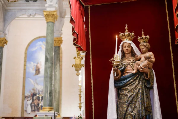 Cagliari Sardegna Italia Tammikuuta 2021 Madonna Bonarian Patsas Homonyymisessä Kirkossa — kuvapankkivalokuva