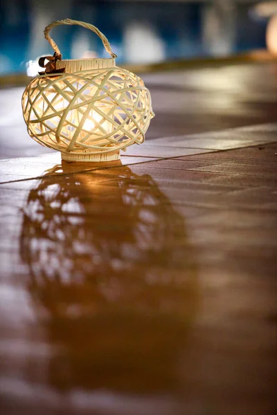 Krásná Lampa Dřevěný Stůl — Stock fotografie