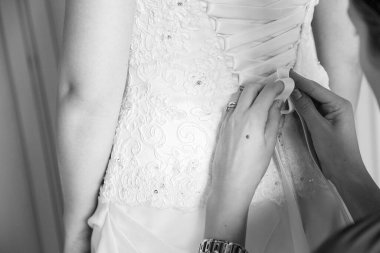 gelin düğün için hazırlanıyor 