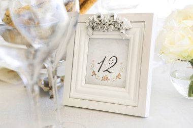 Zarif ve şenlikli düğün dekoru, yakın çekim    