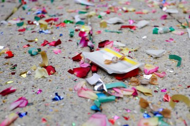 Renkli kağıt parti konfetisi 