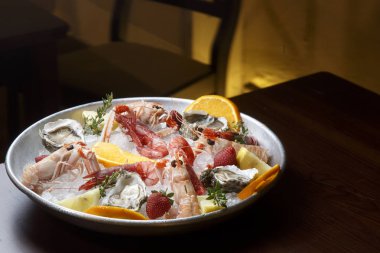 Tabakta deniz ürünleri 