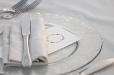 Bir düğün sahnesinin yakın çekimi. 