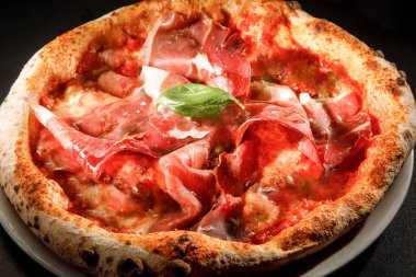 Jambonlu lezzetli pizza. 