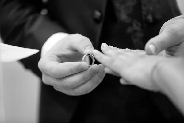Bride Groom Holding Hands — Stock Photo, Image